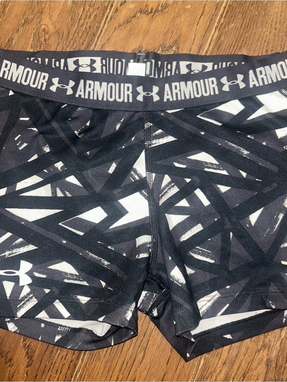Under Armour Women's Black & White Geometric Print Bike Shorts